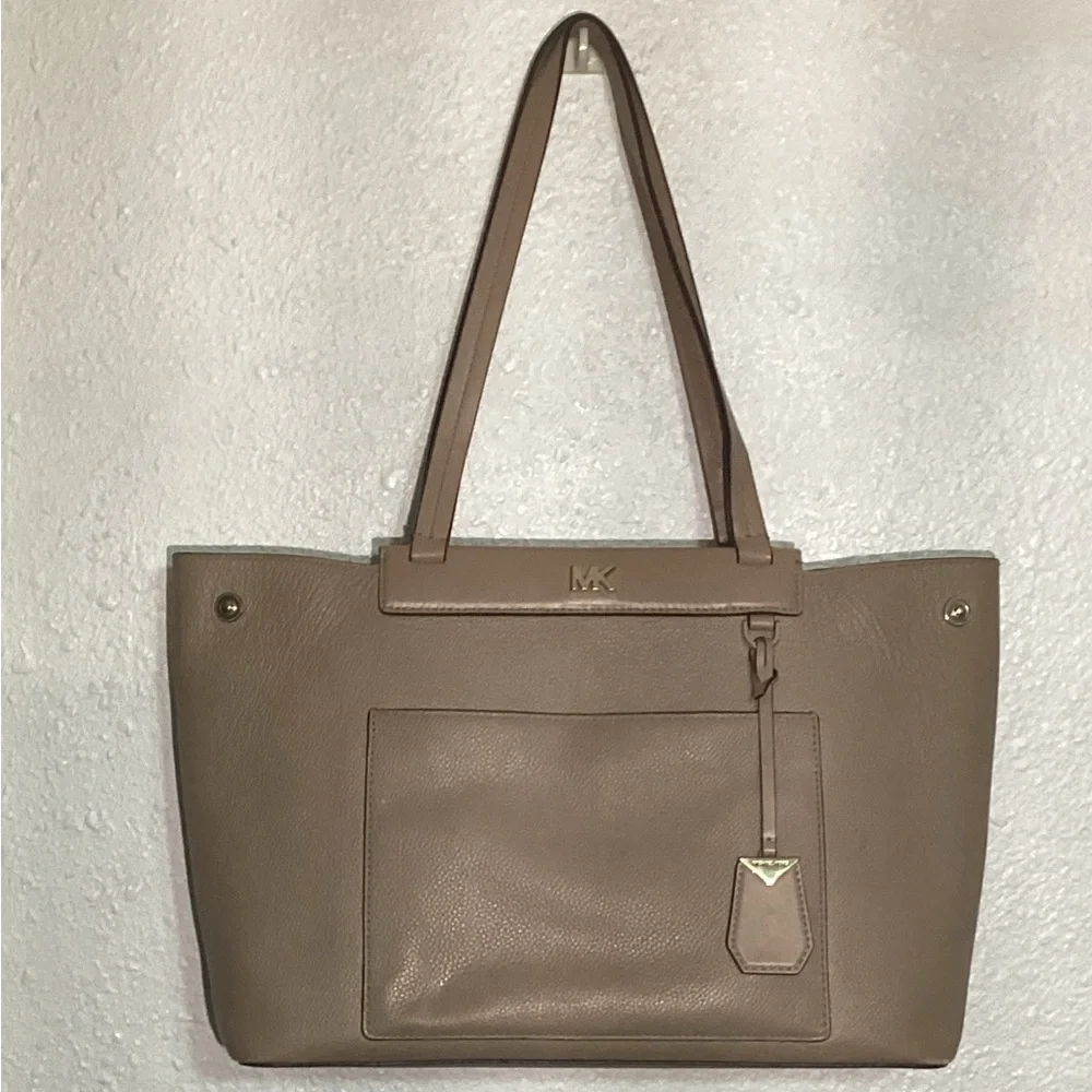 Michael Kors Meredith Medium Pebbled Leather Tote bag